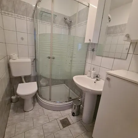 Emily Apartman Póla